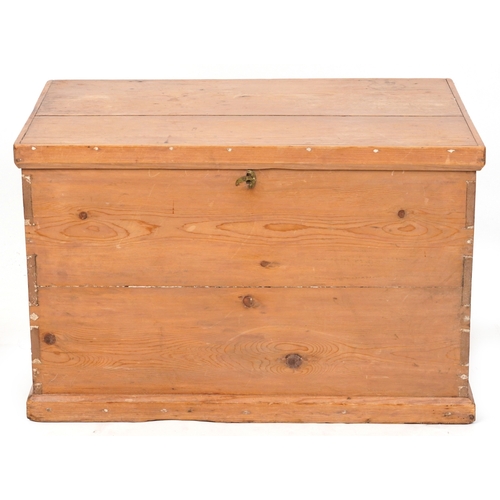 2183A - An early 20th century pine blanket box fitted with applied metal handles, 47cm H x 73cm W x 46cm D.