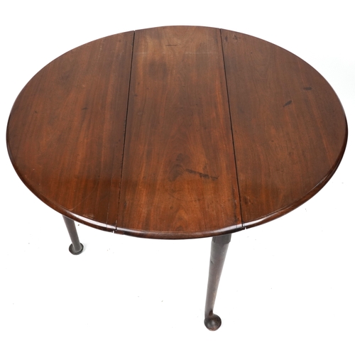 2040 - A late George III mahogany drop flap dining table raised on turned tapering legs and pad feet, 70cm ... 