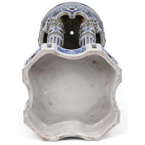488 - An early 20th century German Westerwald stoneware jardinière stand, the circular top raised on four ... 