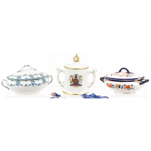 432 - A small collection of English ceramic items including tureens with covers, plates, bowls and a jug, ... 