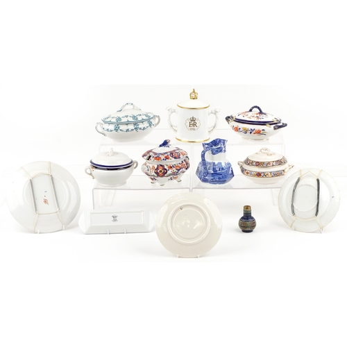432 - A small collection of English ceramic items including tureens with covers, plates, bowls and a jug, ... 