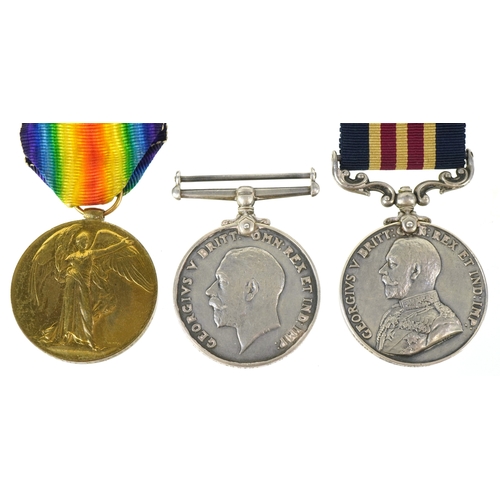 2662 - A British military World War I medal group awarded to 40393 PTE.J.IRWIN.2/K.O.SCO.BORD including a G... 