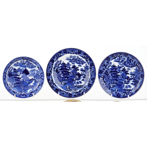 425 - A collection of 19th century English porcelain tea cups, coffee cups and saucers, including Worceste... 