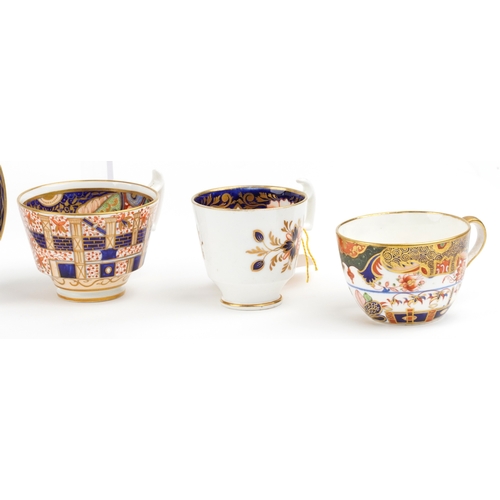 425 - A collection of 19th century English porcelain tea cups, coffee cups and saucers, including Worceste... 