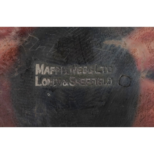 3607 - Mappin & Webb, a George V silver sauceboat raised on three feet, Sheffield 1935, 16cm in length, 113... 