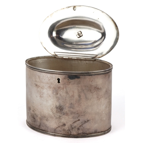 3570 - William Vincent, a George III silver caddy with lockable hinged lid, London 1788, 13.5cm high, 435.5... 