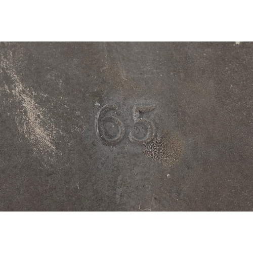 2746 - A German military interest Wound style badge.