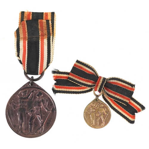 2724 - A German military interest Honorary Commemorative Veteran's Award with dress medal.
