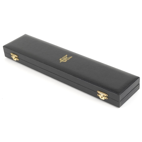 2842 - A limited edition SAS Commando knife by Crown Swords with certificate of authenticity numbered 563/1... 