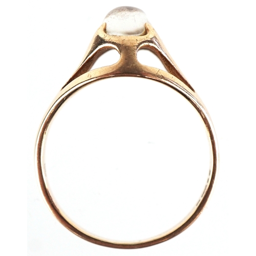 3147 - A 9ct gold cabochon moonstone solitaire ring with split shoulders, size I, 1.8g.