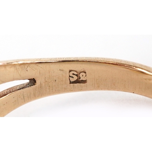 3147 - A 9ct gold cabochon moonstone solitaire ring with split shoulders, size I, 1.8g.