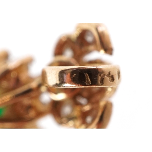 3213 - An unmarked gold emerald and diamond cluster pendant, 1.9cm high, 2.0g.