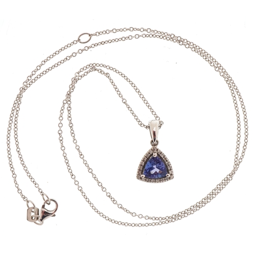 3224 - A 14K gold tanzanite and diamond cluster pendant on a 14K white gold necklace, 1.0cm high and 46cm i... 