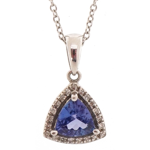 3224 - A 14K gold tanzanite and diamond cluster pendant on a 14K white gold necklace, 1.0cm high and 46cm i... 