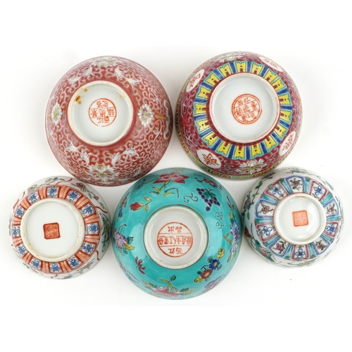 557 - A collection of Chinese porcelain including rice bowls, tea bowls and saucers, each with hand painte... 