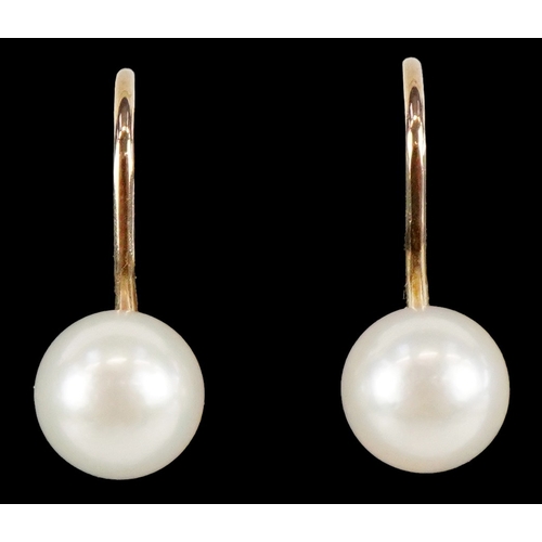 3221 - A pair of 9ct gold cultured pearl screw back earrings, 5.8mm in diameter, total 1.5g.