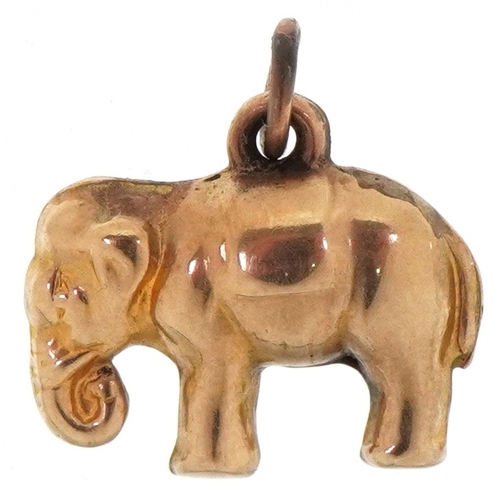 3280 - An unmarked gold charm in the form of an elephant, 1.4cm wide, 0.9g.