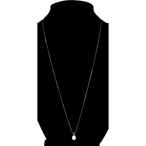 3266 - An unmarked gold cultured pearl pendant on a 9ct white gold necklace, 1.0cm high and 46cm in length,... 