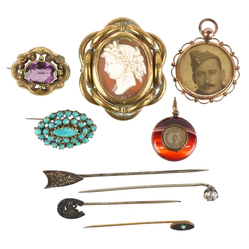 3270 - Antique and later jewellery including an agate compass pendant, a turquoise cluster brooch and stick... 