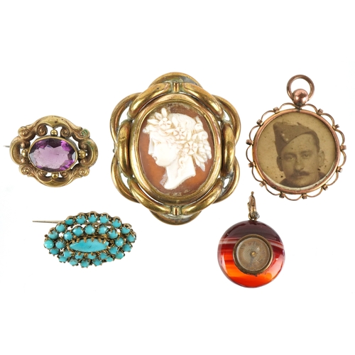 3270 - Antique and later jewellery including an agate compass pendant, a turquoise cluster brooch and stick... 
