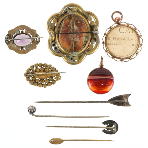 3270 - Antique and later jewellery including an agate compass pendant, a turquoise cluster brooch and stick... 