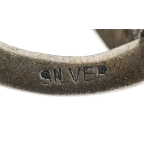 3319 - Vintage and later jewellery comprising a Scottish silver penannular kilt pin, a silver butterfly win... 