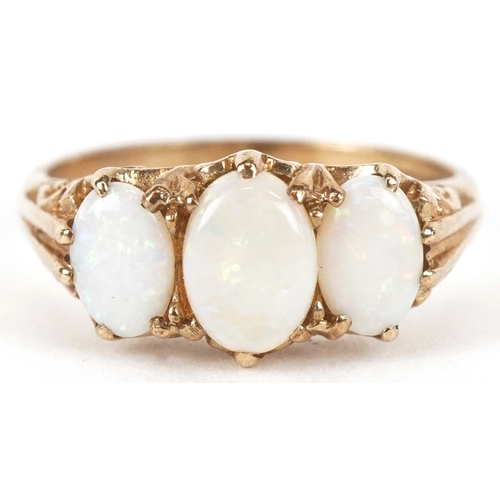 3120 - A 9ct gold graduated opal trilogy ring, size L/M, 2.4g.