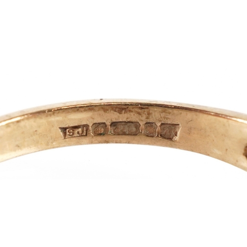 3120 - A 9ct gold graduated opal trilogy ring, size L/M, 2.4g.