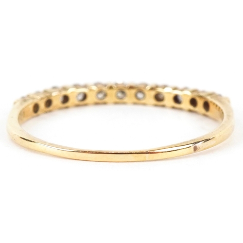 3102 - An 18ct gold diamond half eternity ring, size T, 1.7g.