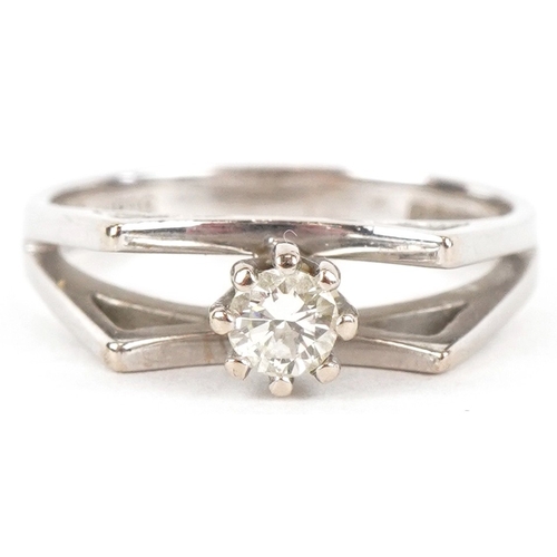 3172 - An 18ct white gold diamond solitaire ring, size I, 3.4g.