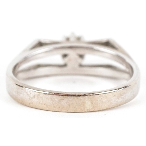 3172 - An 18ct white gold diamond solitaire ring, size I, 3.4g.