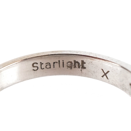 3172 - An 18ct white gold diamond solitaire ring, size I, 3.4g.