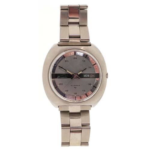 3513 - Seiko, a vintage gentlemen's Seiko Diamatic 7006-6020 wristwatch with day/date aperture, the case nu... 