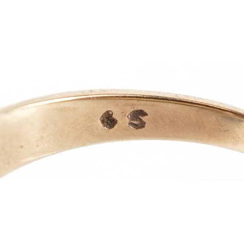 3223 - A 9ct gold blue spinel and diamond cluster ring, size R, 3.0g.