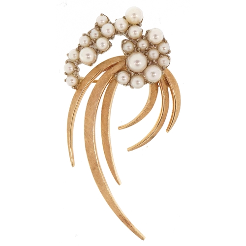 3010 - An unmarked two tone gold cultured pearl naturalistic brooch, 6cm in length, 10.0g.