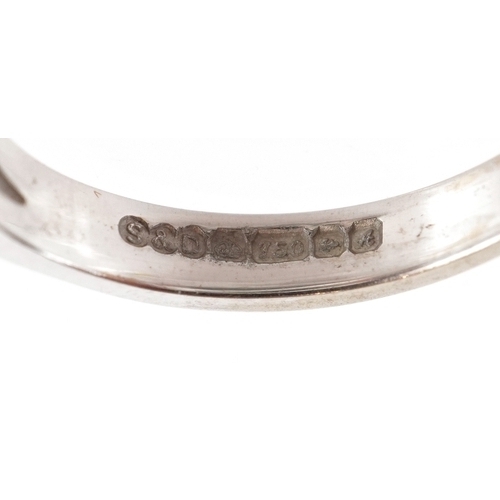 3172 - An 18ct white gold diamond solitaire ring, size I, 3.4g.