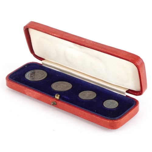 1085 - A George V 1933 silver Maundy set housed in a red presentation box.