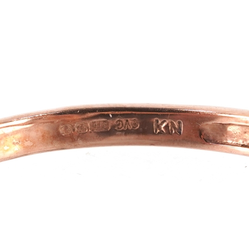 3281 - A 9K rose gold cultured pearl and diamond ring, size S, 2.9g.