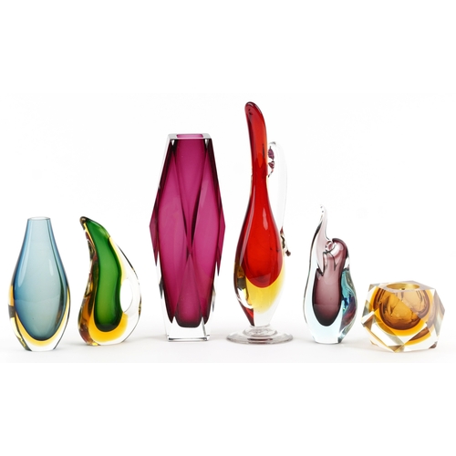 441 - 20th century art glassware including a Murano Sommerso facetted desk stand, the largest 25cm high.