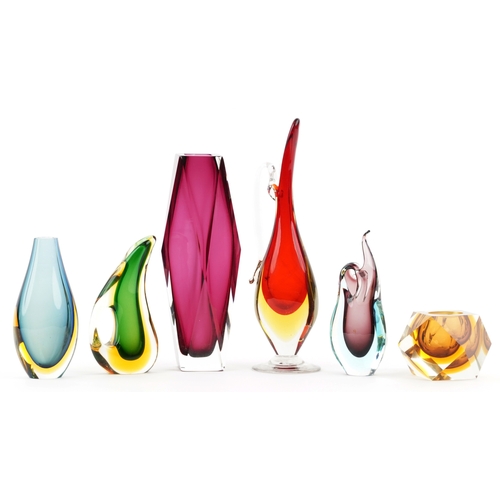 441 - 20th century art glassware including a Murano Sommerso facetted desk stand, the largest 25cm high.