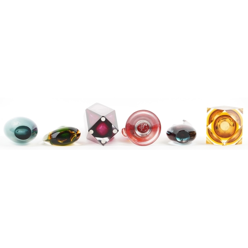 441 - 20th century art glassware including a Murano Sommerso facetted desk stand, the largest 25cm high.