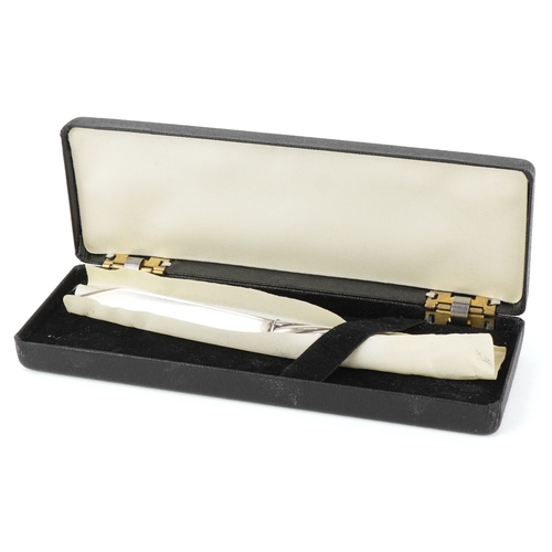 3597 - Villiers & Jackson, a Victorian silver letter opener, Chester 1895, 13cm in length, 11.0g.