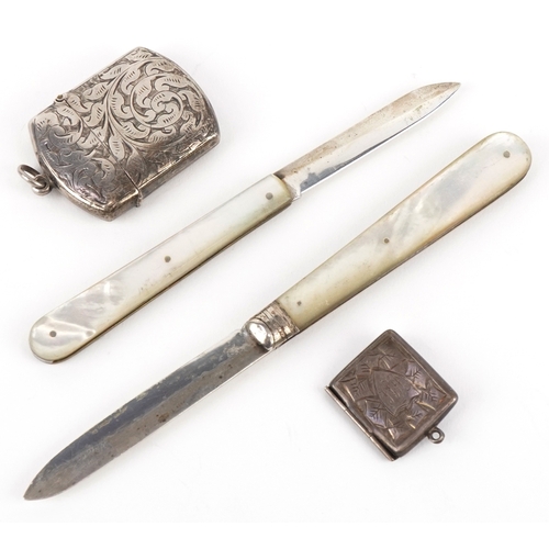 3657 - Victorian and later silver objects comprising two silver and mother of pearl folding pocket knives, ... 