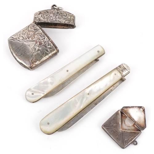 3657 - Victorian and later silver objects comprising two silver and mother of pearl folding pocket knives, ... 