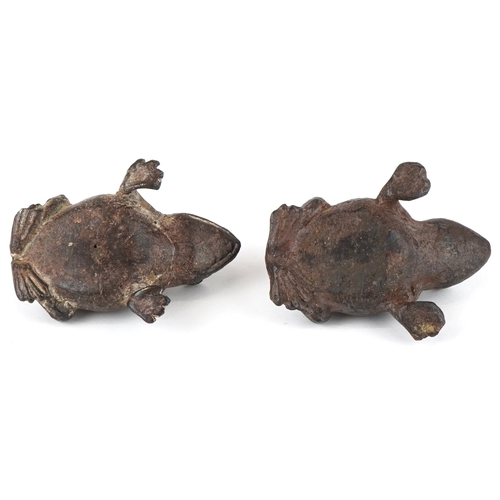 1467 - Two spelter figures of frogs, each 8cm in length.