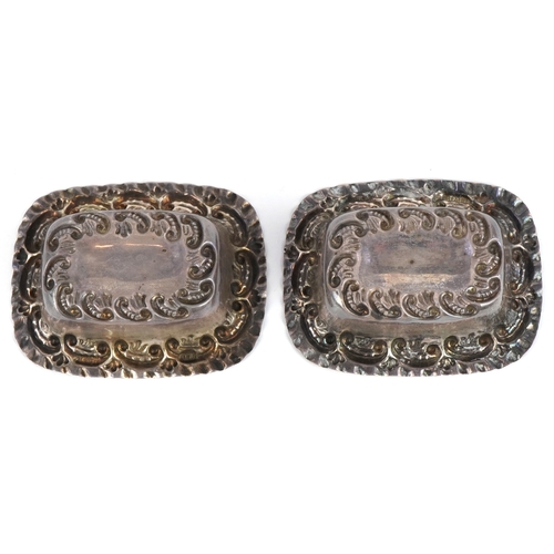 3725 - William Devenport, a pair of Edwardian open salts with spoons housed in a fitted case, Birmingham 19... 