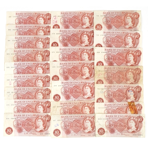 1219 - Twenty three Bank of England 1960s Portrait Issue ten shilling notes, various Chief Cashiers includi... 