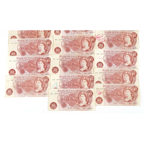 Twenty one 1960s Bank of England Royal Portrait issue ten shillings ...