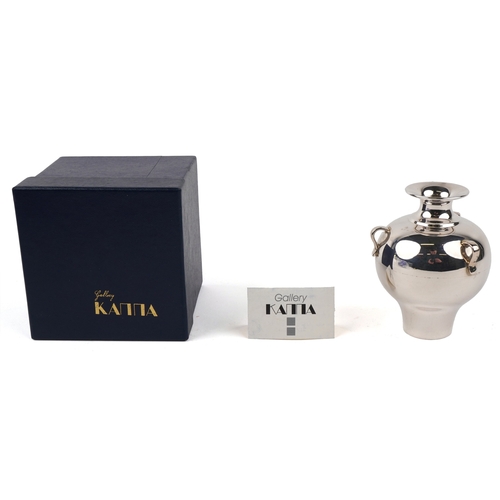 3720 - A Kappa Gallery Greek silver tri handled urn, 10cm high, 108.5g, with box and certificate.