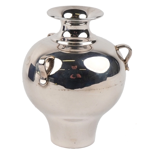 3720 - A Kappa Gallery Greek silver tri handled urn, 10cm high, 108.5g, with box and certificate.